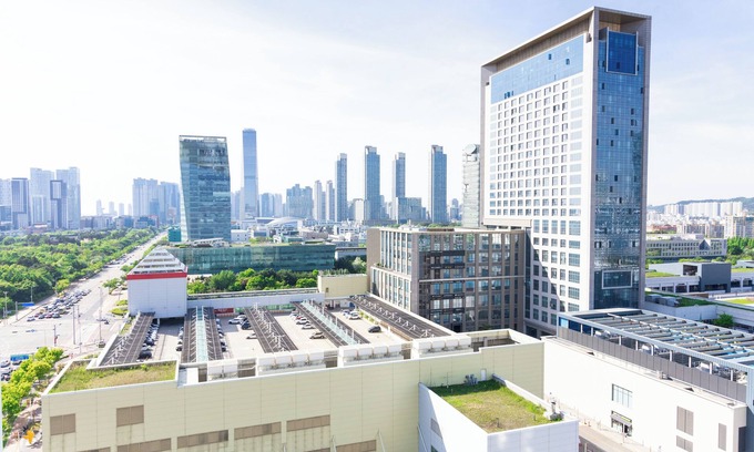 Songdo Apartment | BrandNew 2BR 13F 646sq.ft, 2min to Hyundai outlet & Triple St., 2Free Parking