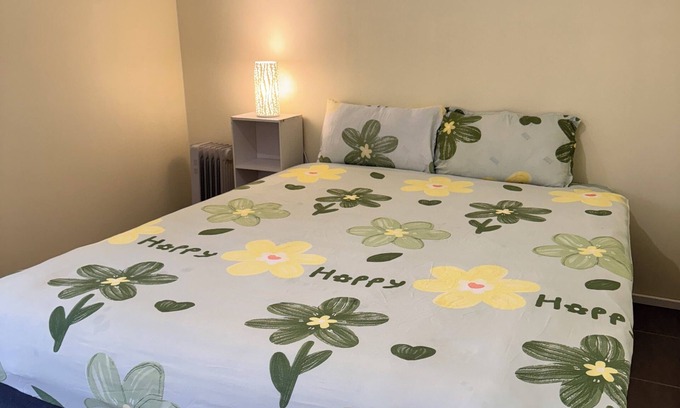 St. Albans House | Brandnew modern comfort room in a beautiful suburb