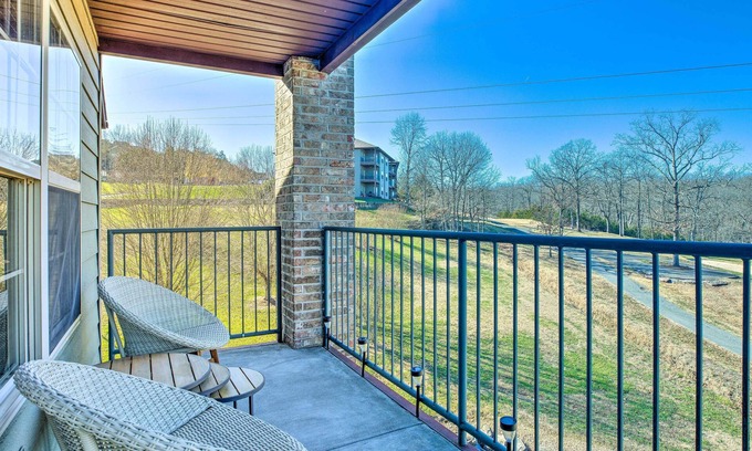 Branson West Condo | Branson Condo w/Balcony on Ledgestone Golf Course