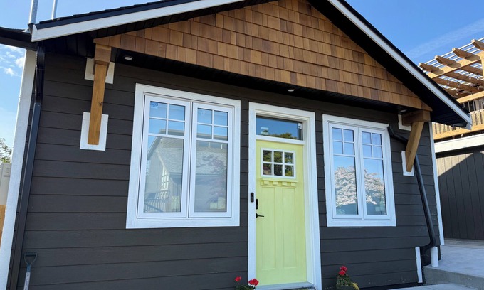 Campbell River House | Brass Apple Cottage, Brass Apple Cottage - brand new in Campbell River