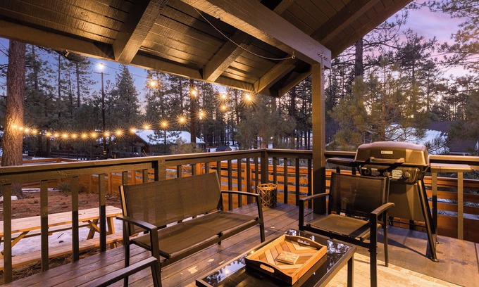 Fox Farm Cabin | Brave Stone Cabin! A modern hygge retreat! Pet friendly!
