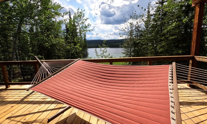 Yukon Cabin | BREABURN COZY WATERFRONT GATEWAY