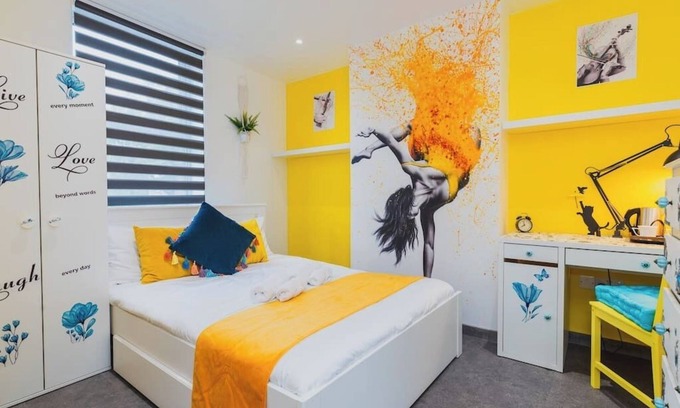 Sneinton Apartment | Break through the dance at Baila Casa