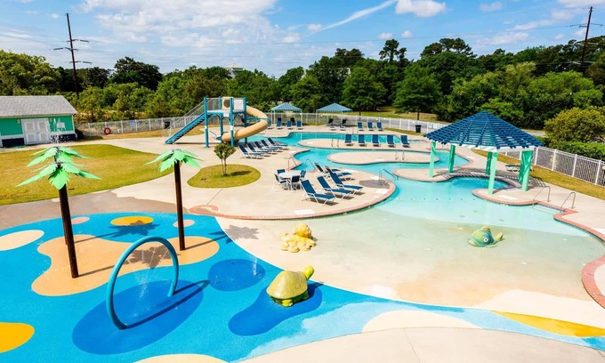 Bermuda Bay Condo | Break Time 3 BR, 3.5 Bath, Mini-Waterpark, Pool, Gym, Linens Provided Sleeps 7