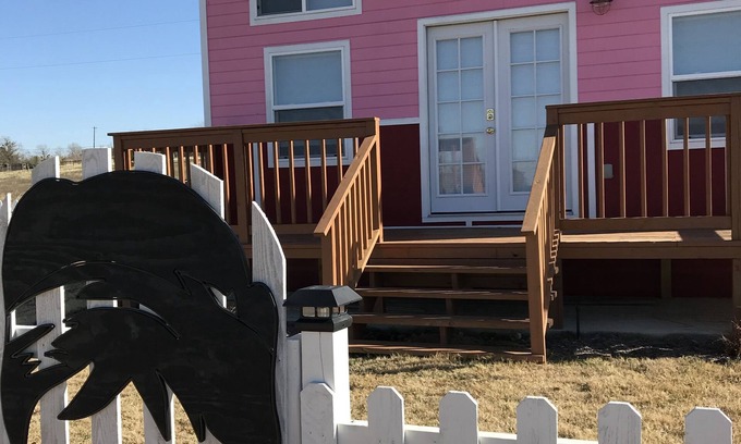 Buda Cottage | "Breakfast at Audrey's" Mini Home located next to Drive In Theatre!