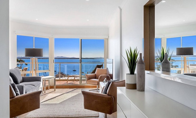 Shoal Bay Apartment | Breakwater Apartment 403 - Magnificent Shoal Bay Views - Walk to Beach