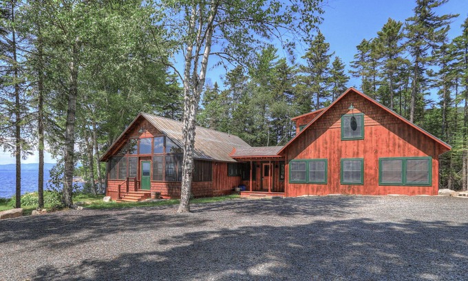 Rangeley House | Breakwater Lodge - Gorgeous home on the Eastern Shore of Mooselookmeguntic Lake