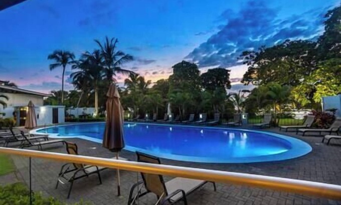 Barrio Los Faroles Apartment | Breakwater Point 101 - Poolside