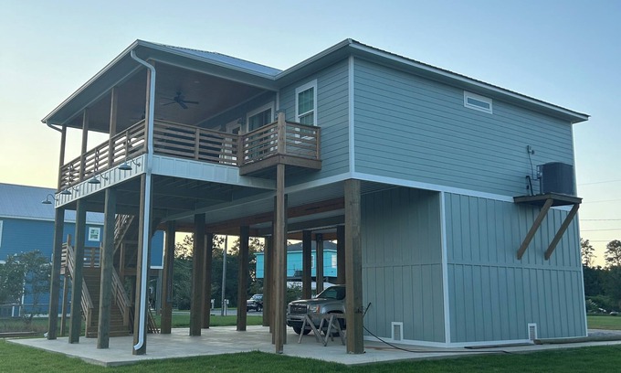 Shoreline Park House | Bream Street retreat. New home in BSL on the water with boat launch. Sleeps 10.
