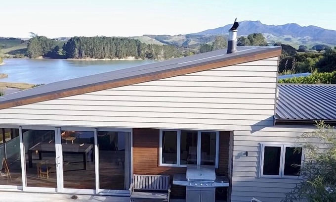 Raglan House | Breath-taking mountain andamp; harbour views.