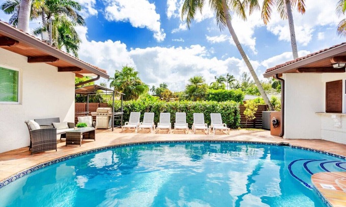 Hollywood Lakes Villa | Breathtaking 5BR & 3BA Villa near Hollywood Beach