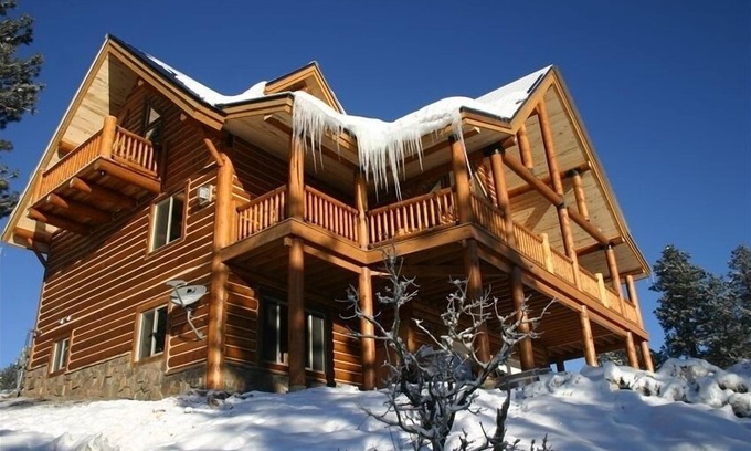 San Juan River Village House | Breathtaking 6 BR log home mountain views with closest location to Wolf Creek!