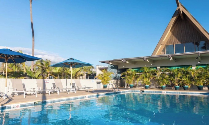 Kahului Hotel | Breathtaking Beach Retreat Perfect for Romantic Couple Stay | Outdoor Pool