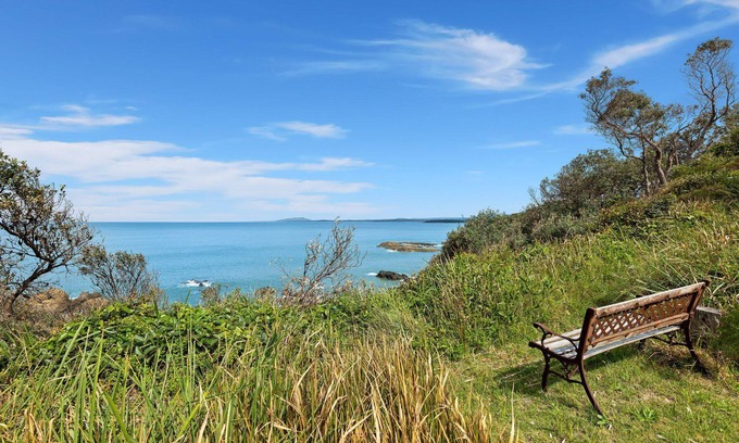 Guerilla Bay House | Breathtaking Clifftop Retreat