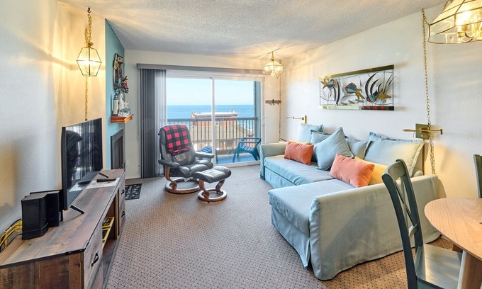 Lincoln City Condo | Breathtaking Condo With Stunning Ocean Views. Close To Casino.