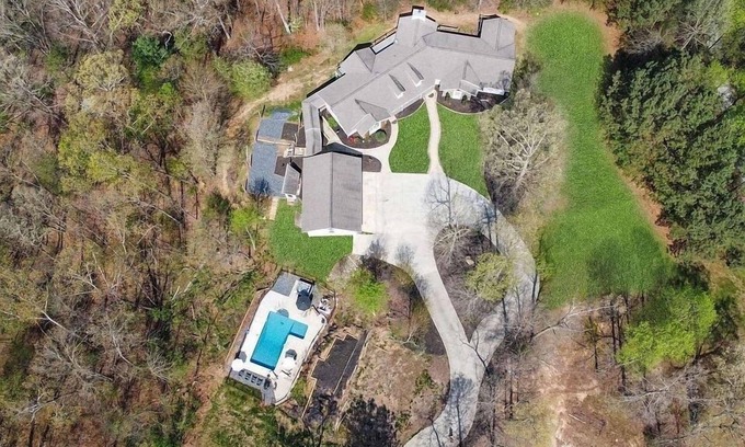 Ellijay House | Breathtaking estate inground pool and hot tub sleeps 16-20!IWedding venue onsite