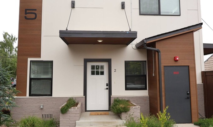 Lincoln House | Breathtaking Family Home In Downtown - Quite, Cozy, Retreat
