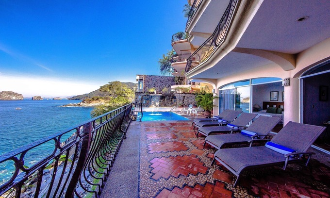 South Shore Hotel Area Villa | Breathtaking Full Ocean Views Every Room with Full Staff!