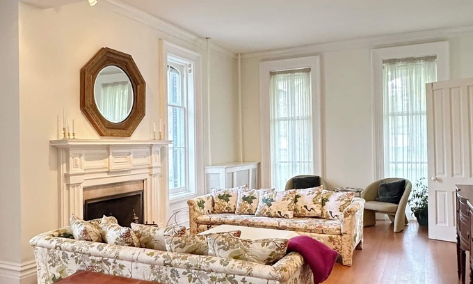 Niles House | Breathtaking Historic Home minutes from Notre Dame