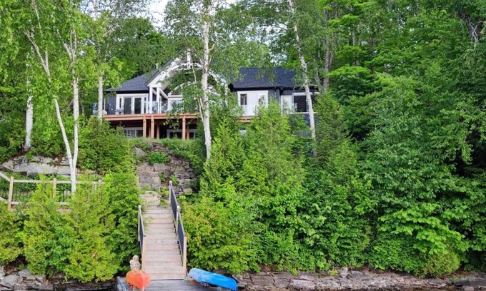 Dysart et al Cottage | Breathtaking lake views from luxury new 4-season cottage- hot tub and sauna!