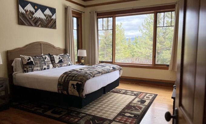 Gold Mountain Cabin | Breathtaking Luxury Family Cabin Nakoma Golf Couples