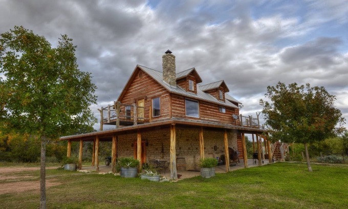 Willow City Cabin | Breathtaking Mountain Views with a 1 acre pond