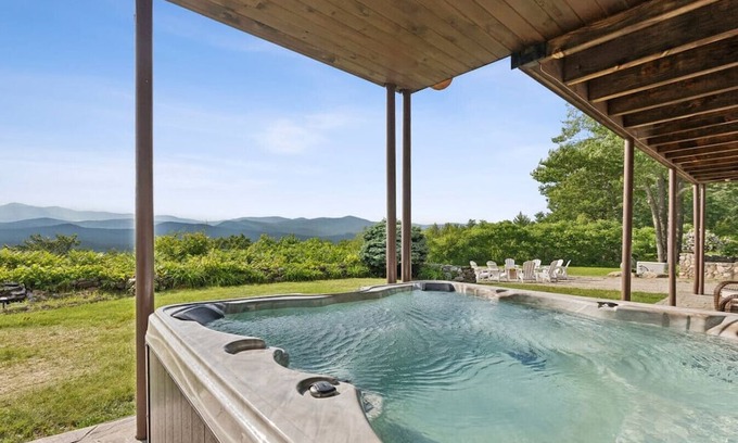 Lovell Ski Chalet | Breathtaking Mountain Getaway - Skiing & Hot Tub
