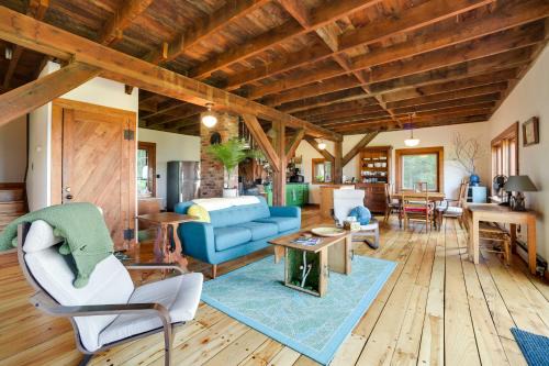 North Pownal House | Breathtaking Mtn Views Stylish Rustic Retreat!