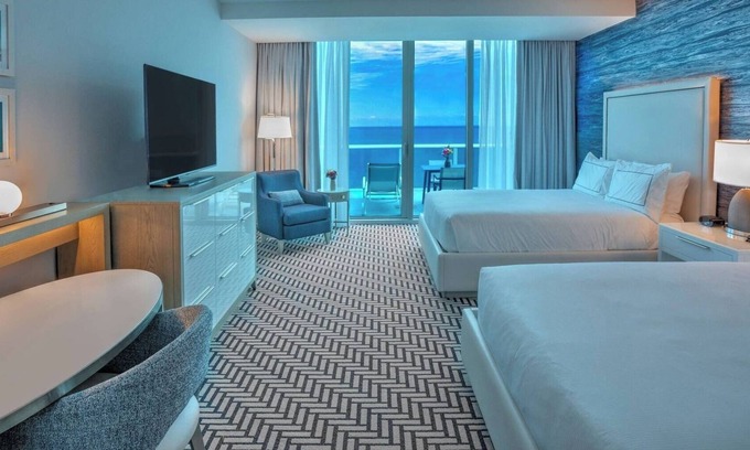 Central Beach Hotel | Breathtaking Ocean Front Room with Ample Space Near Las Olas Boulevard