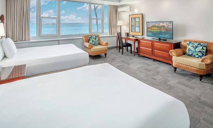 Kahului Hotel | Breathtaking Oceanfront Suite with Pool Privileges | Maui's Idyllic Hideaway