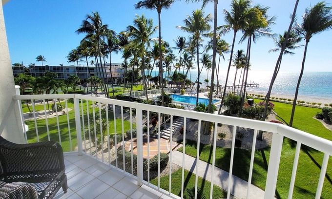 Layton House | Breathtaking Oceanviews, Pool, Sandy Beach what more could you ask for?