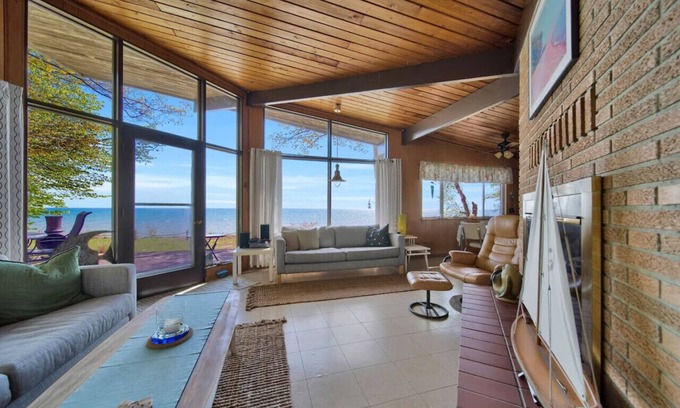 Lexington House | Breathtaking Panoramic Views! Lake Huron & Lex!