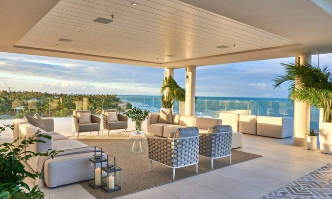 Herreras Apartment | Breathtaking PH | 4 Bedroom Duplex w. Pool
