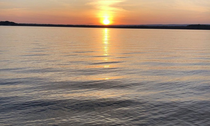 Saratoga Springs Apartment | Breathtaking sunsets, right on Saratoga Lake! Just 5 minutes from the track!