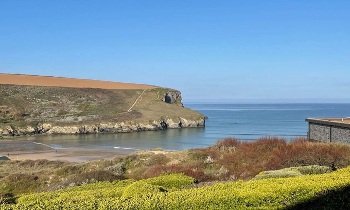 Mawgan Porth Apartment | Breathtaking Sea Views, Two minutes walk to Beach - Mawgan Porth, Cornwall