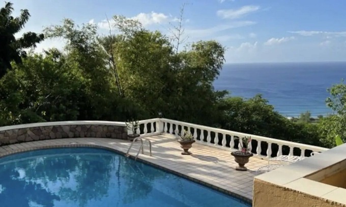 Garibaldi Hill Villa | Breathtaking Sea Views, Pool, Seasonal Whale-Watching on Balcony, Mins to Beach.
