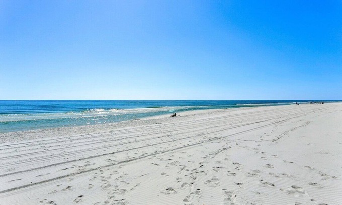 Pensacola Beach Condo | Breathtaking Soundfront Condo|Pool & Beach Access!