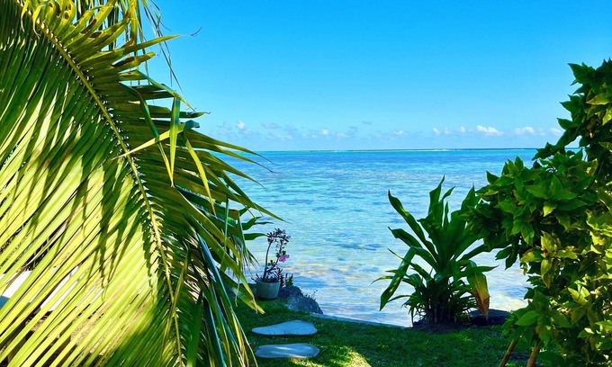 Paea House | Breathtaking Sunsets: Cozy Bungalow on the Lagoon, private getaway