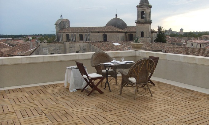 Beaucaire House | Breathtaking Terrace Views at the Foot of the Ancient Castle