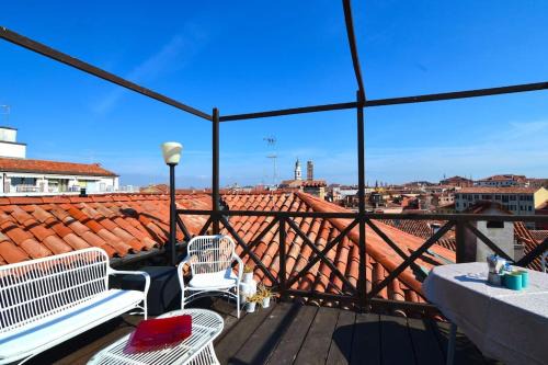 Dorsoduro Apartment | Breathtaking terrace in Santa Margherita Square