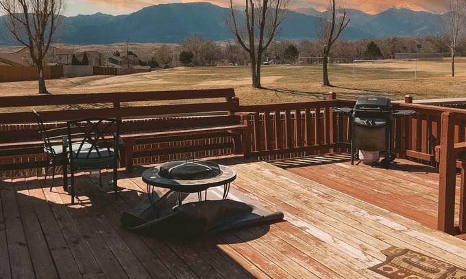 Security-Widefield House | Breathtaking view of Pikes Peak- 5 mins from airport.