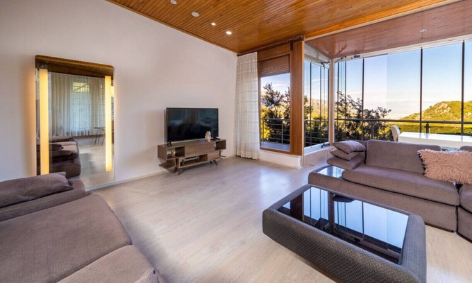 Konyaalti Apartment | Breathtaking View: 10 Min to Coast