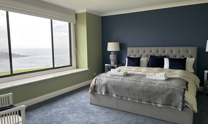 South Coast House | Breathtaking views, walking distance to the beach!