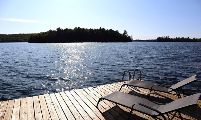 Armour Cottage | Breathtaking Views | Cozy Waterfront Cottage