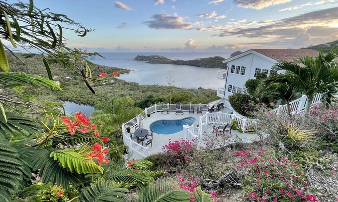 Fish Bay Villa | Breathtaking Views at Unicorn By The Sea Villa
