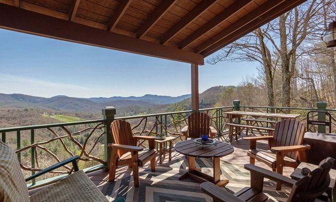 Glenville House | Breathtaking Views from this amazing mountain getaway