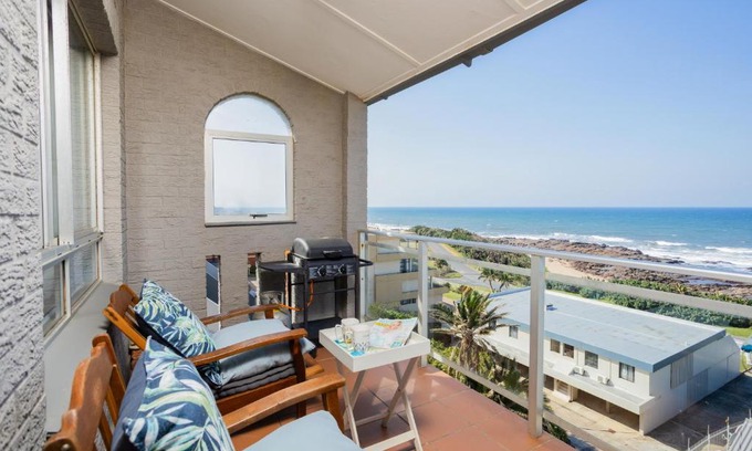 Manaba Beach Apartment | Breathtaking views from Sue Casa 11