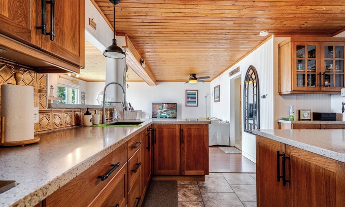 Leamington House | Breathtaking views on Lake Erie.