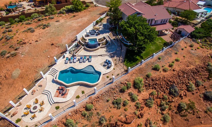 Page House | Breathtaking Views, Resort Style Backyard! 7 Bed,4 Bath 4300 sqft Private Home