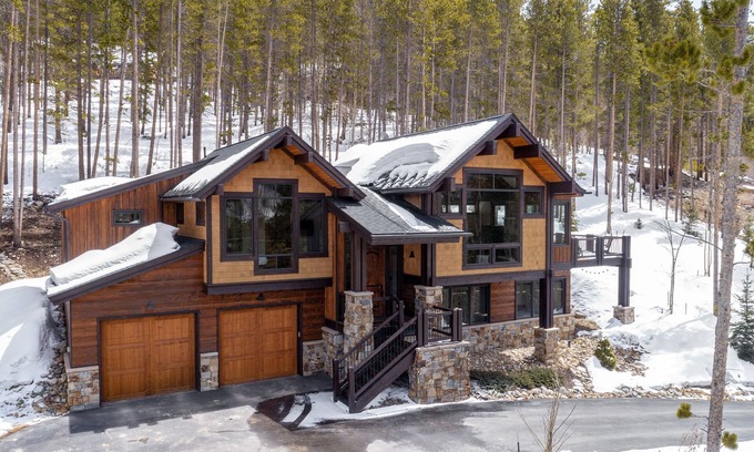 Blue River House | Breathtaking Views in Secluded Luxury Cabin in Breckenridge
